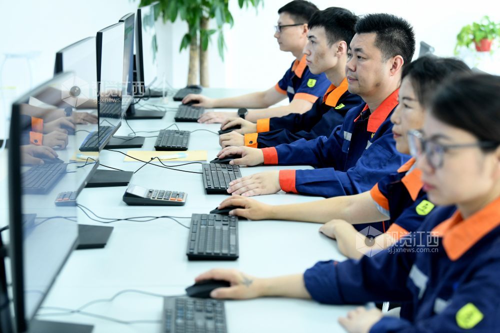 全国劳模倪平：用匠心铸就金色人生